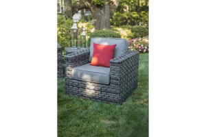 Cushioned Lounge Chair 